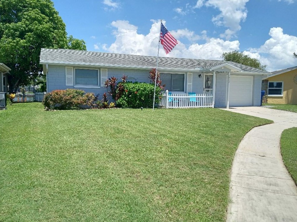1922 Coolidge Rd, Tarpon Springs, FL 34691