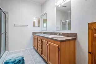 37700 Neukom Ave, Zephyrhills, FL 33541 - Photo 24