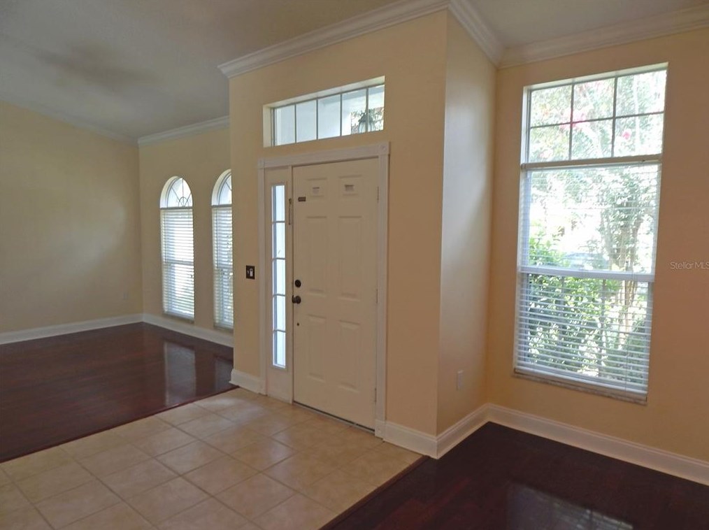14832 Heronglen Dr, Lithia, FL 33547