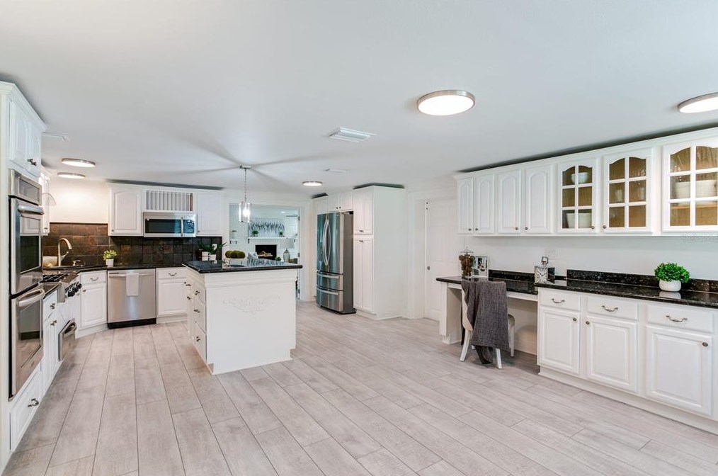 5110 Suburban Dr, Plant City, FL 33566