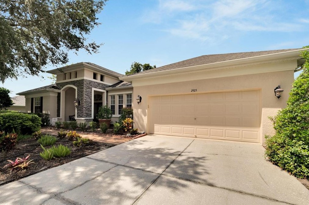 2925 Forest Hammock Dr, Plant City, FL 33566