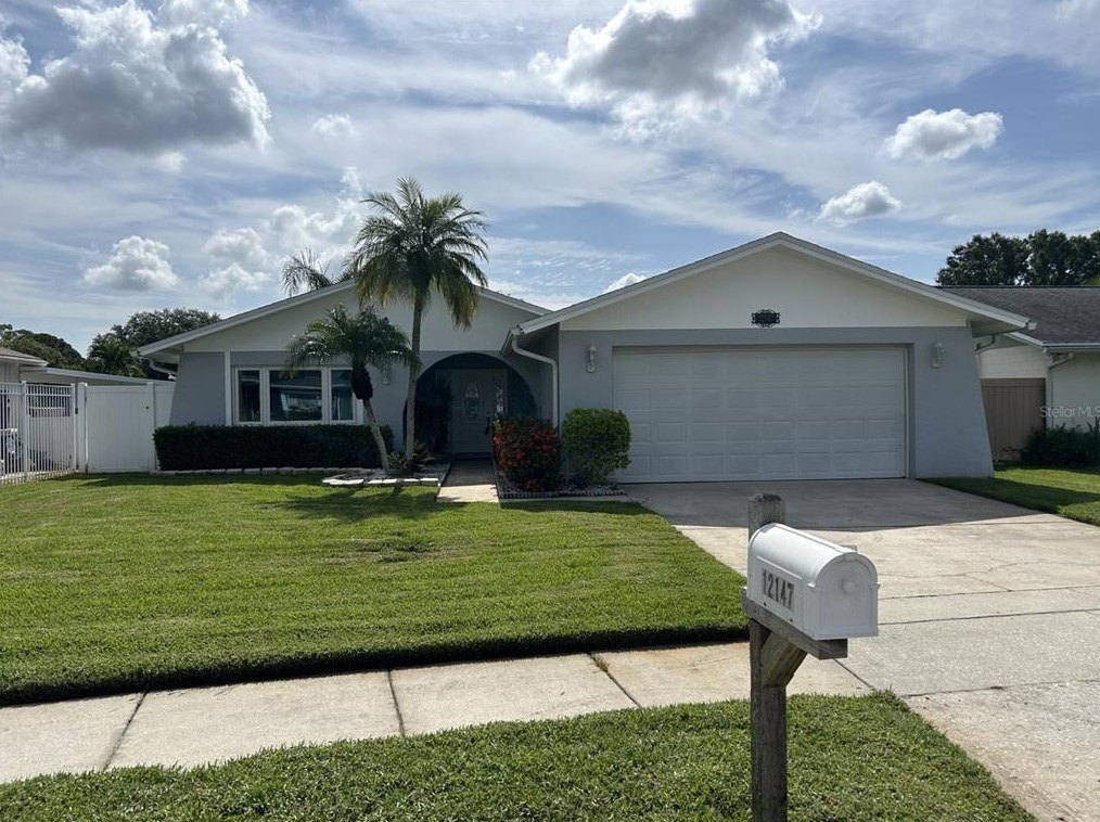 12147 70th St, Largo, FL 33773