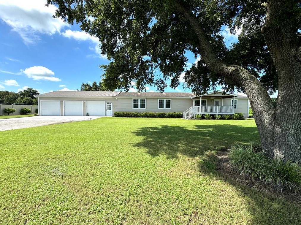 2211 Tomberlin Grove Ln, Plant City, FL 33566