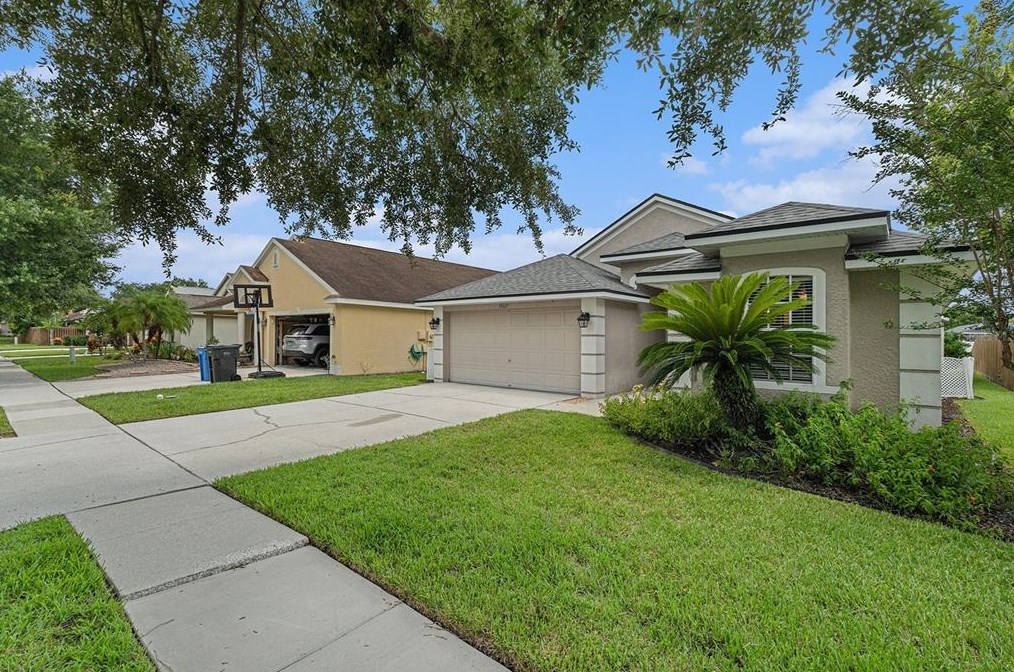 19327 Garden Quilt Cir, Lutz, FL 33558