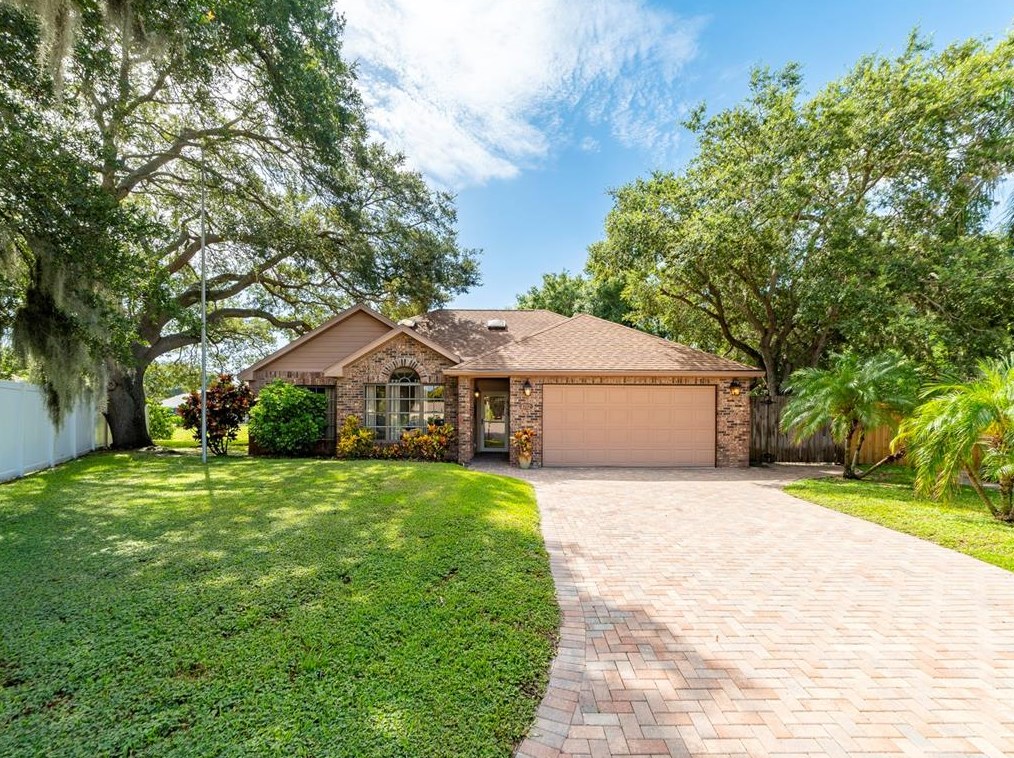 4712 Country Oaks Blvd, Sarasota, FL 34243