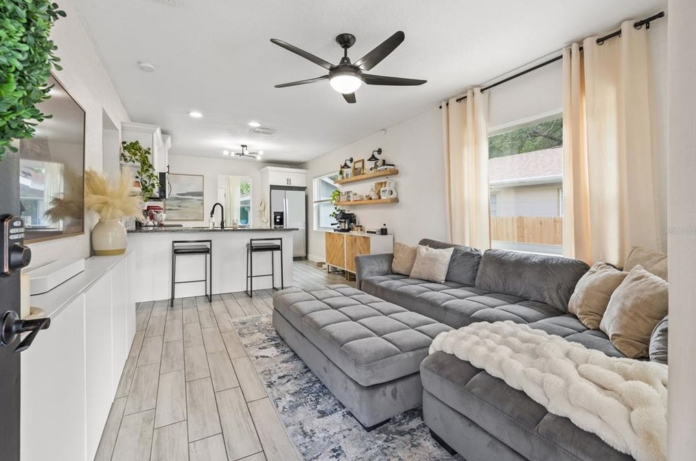 915 Flora St, Tampa FL  33604-5049 exterior