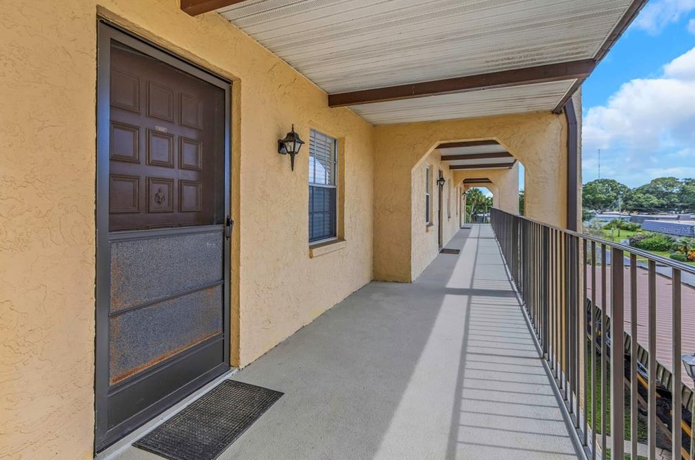 8699 Bardmoor Blvd #304, Largo, FL 33777