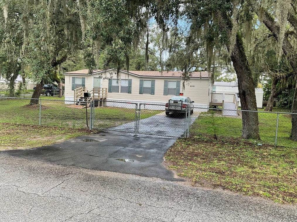 9351 Mango St, New Port Richey, FL 34654