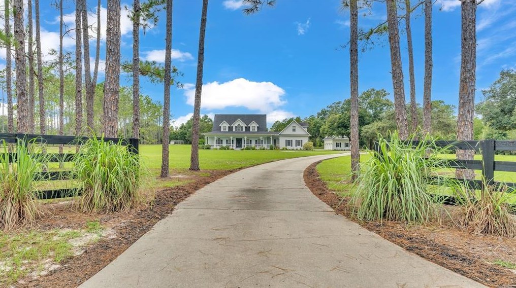 12706 Flint Lake Dr, Thonotosassa, FL 33592