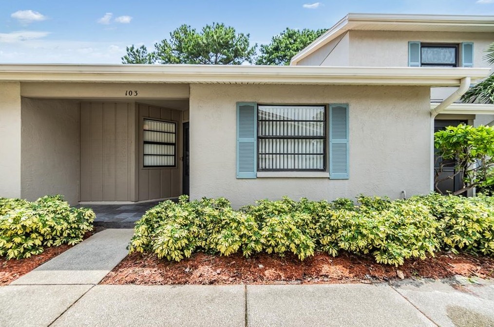 2131 Ridge Rd S #103, Largo, FL 33778