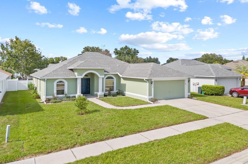 2518 Wheeler Groves Dr, Seffner, FL 33584