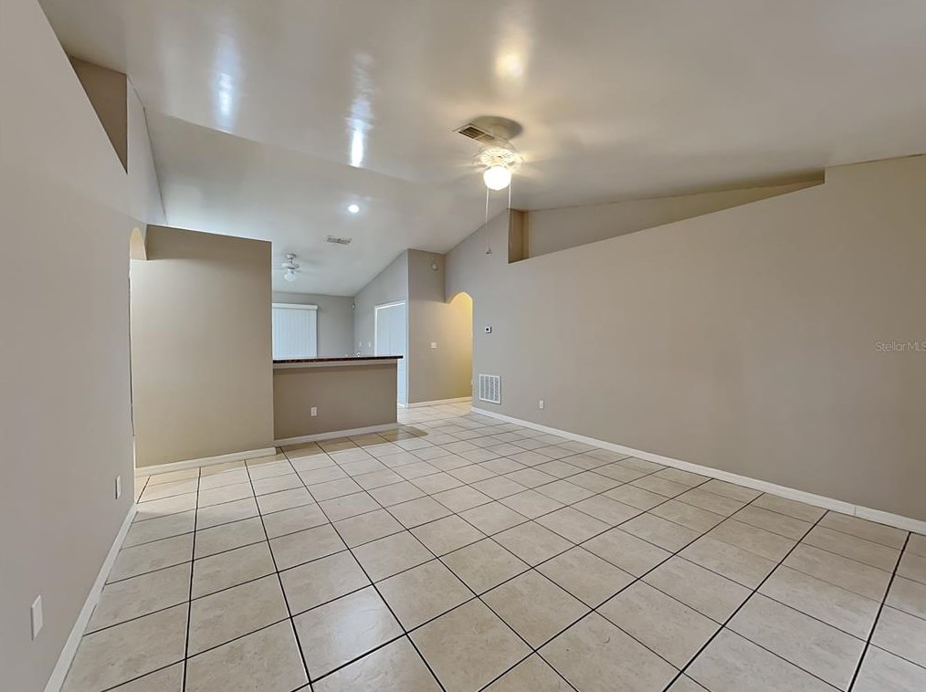 864 E Voorhis Ave, Deland, FL 32724