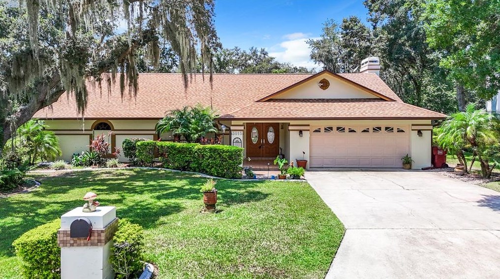 3015 Forest Club Dr, Plant City, FL 33566