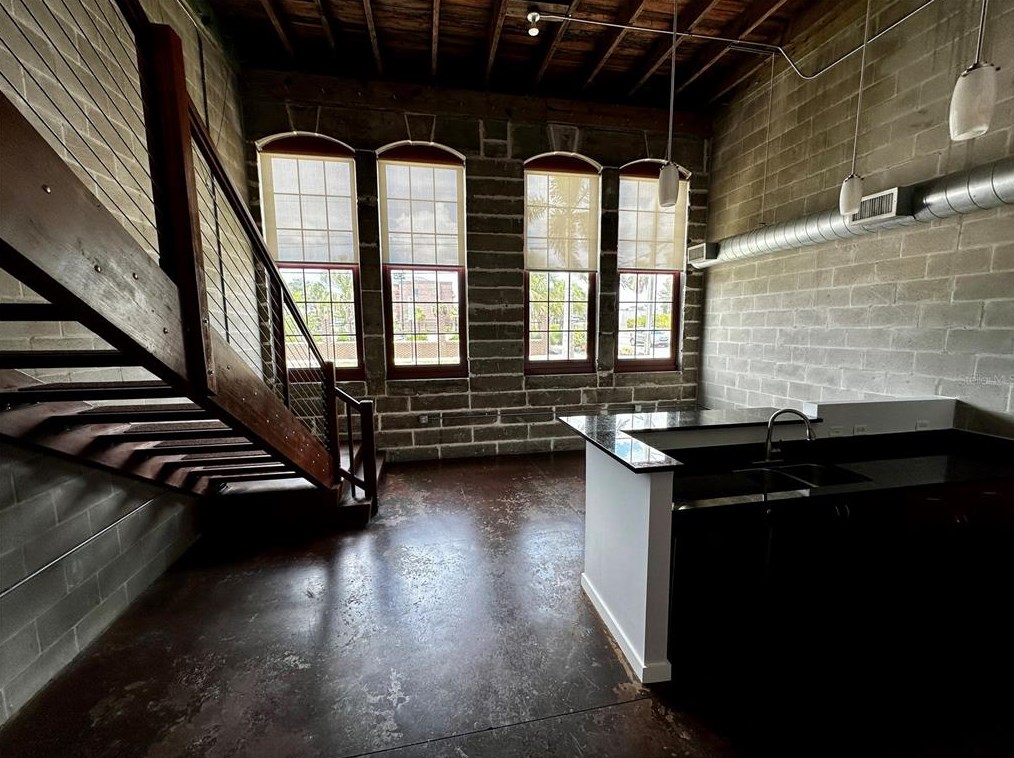 2001 E 2nd Ave #13, Tampa, FL 33605