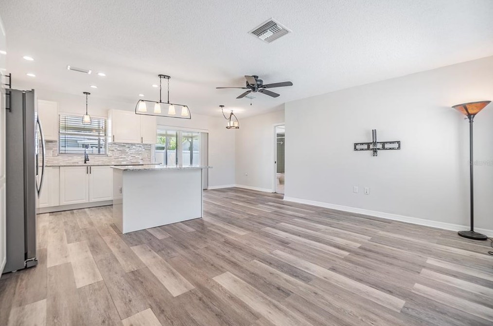 9471 Joel Dr, Largo, FL 33777