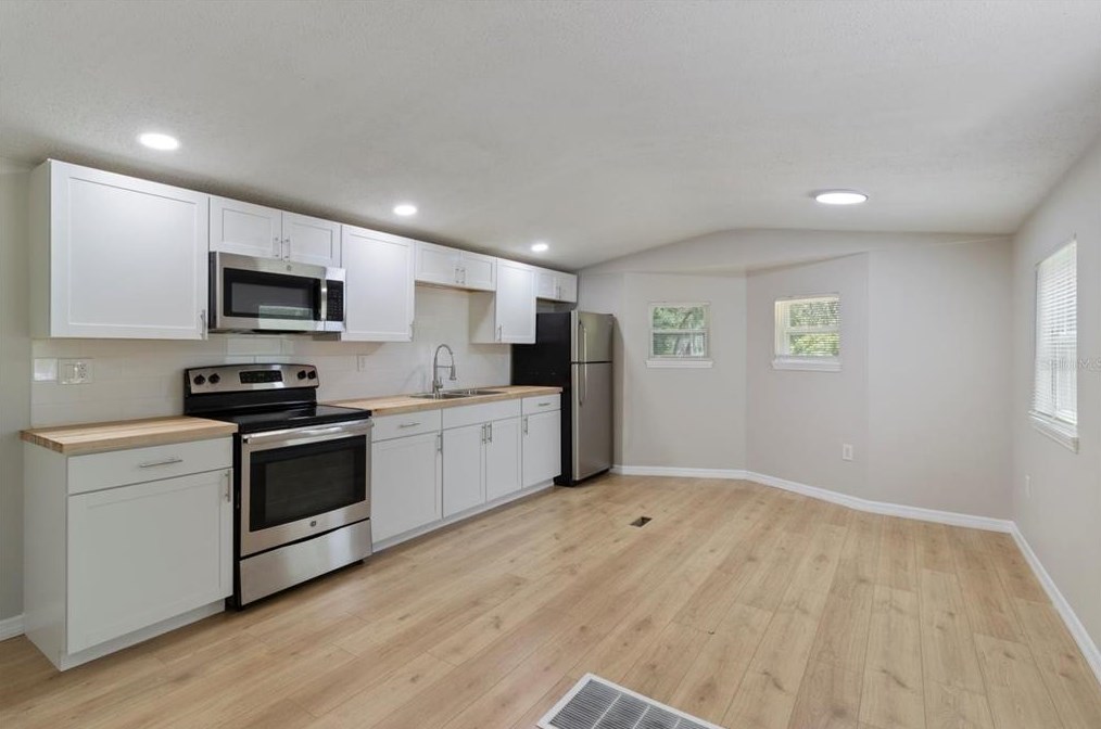 1804 E Evelyn St, Hernando, FL 34442