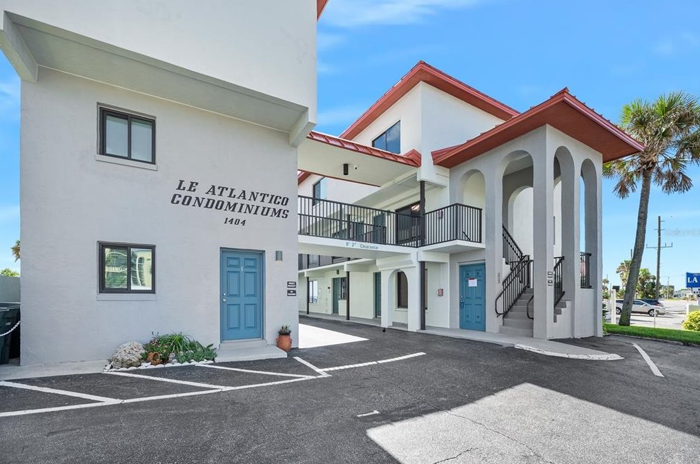 1404 Atlantic Ave, Daytona Beach FL 32118-4887 exterior