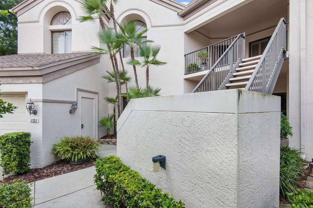 3000 Red Oak Ct #201, Palm Harbor, FL 34684