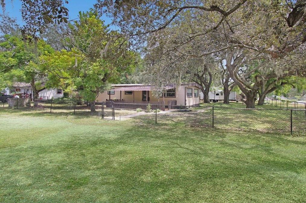 15101 N 19th St, Lutz, FL 33549