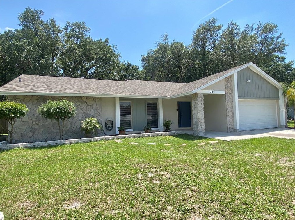 703 Sandy Creek Dr, Brandon, FL 33511