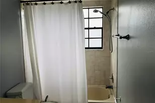 10425 La Mirage Ct, Tampa, FL 33615 - Photo 24