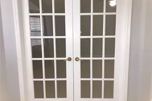 10425 La Mirage Ct, Tampa, FL 33615 - Photo 8