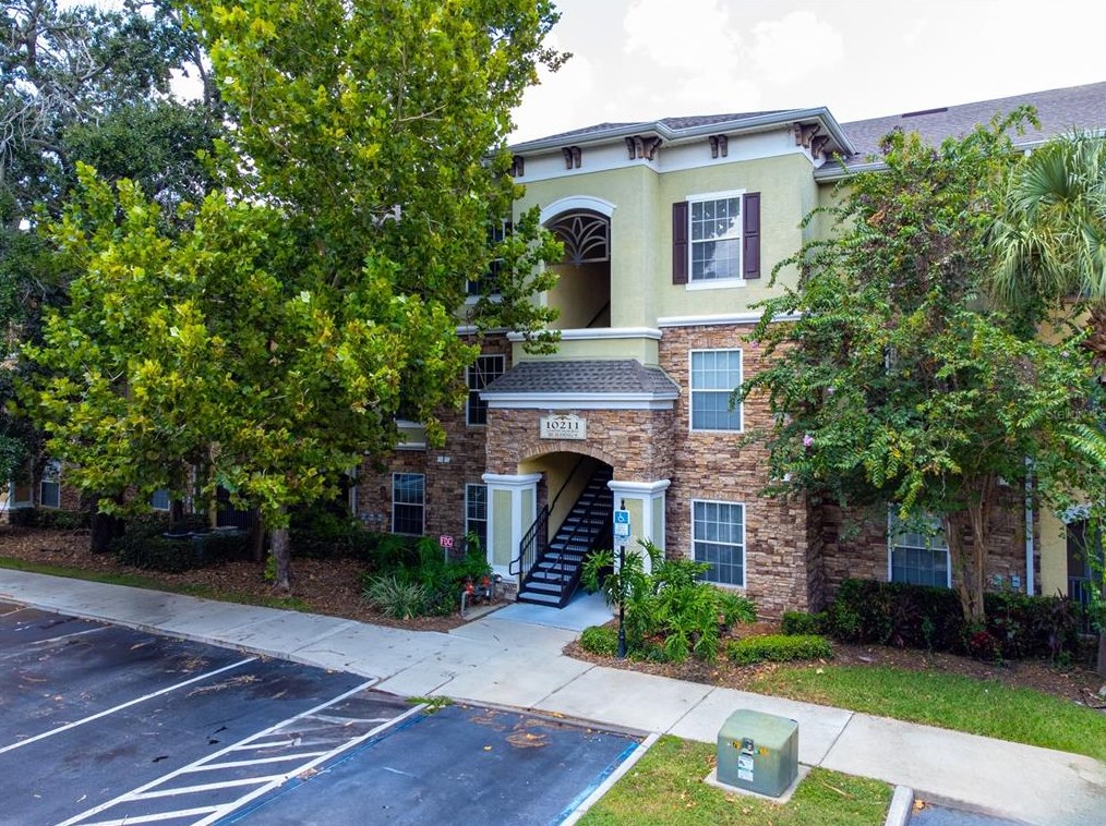 10211 Courtney Palms Blvd, Tampa, FL 33619-8504