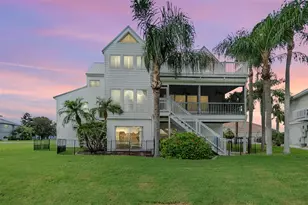 2118 Harbour Watch Dr, Tarpon Springs, FL 34689 - Photo 4