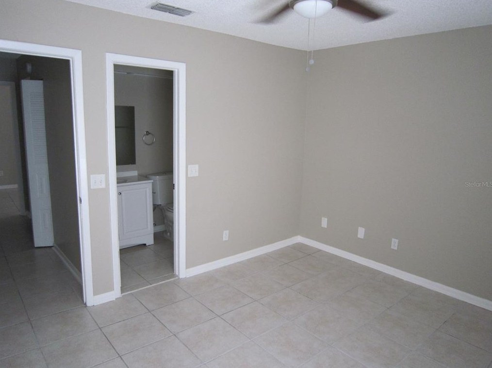 6115 Oak Cluster Cir, Tampa FL 33634-2350 exterior