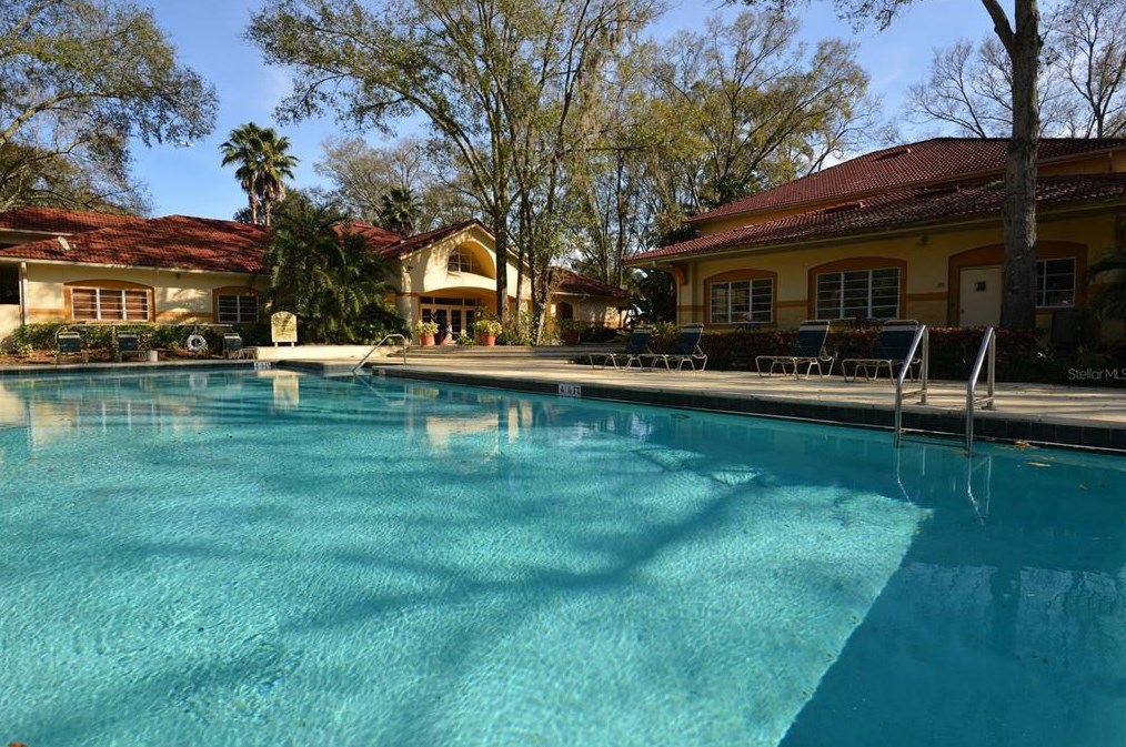 5608 Pinnacle Heights Cir, Tampa FL 33624-4010 exterior