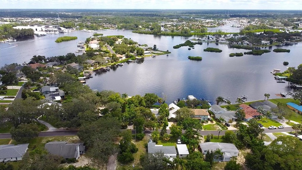 1006 Peninsula Ave, Tarpon Springs, FL 34689