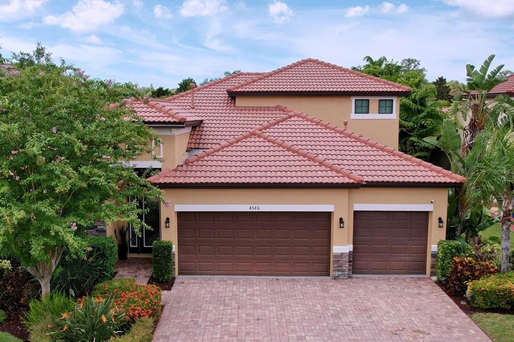 4586 Grand Lakeside Dr, Palm Harbor, FL 34684