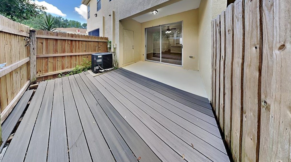 1922 Fiesta Ridge Ct, Tampa FL 33604-7700 exterior