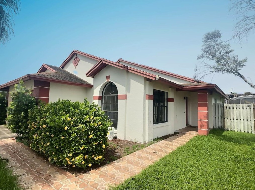 3121 Arrow Dr, Kissimmee, FL 34746