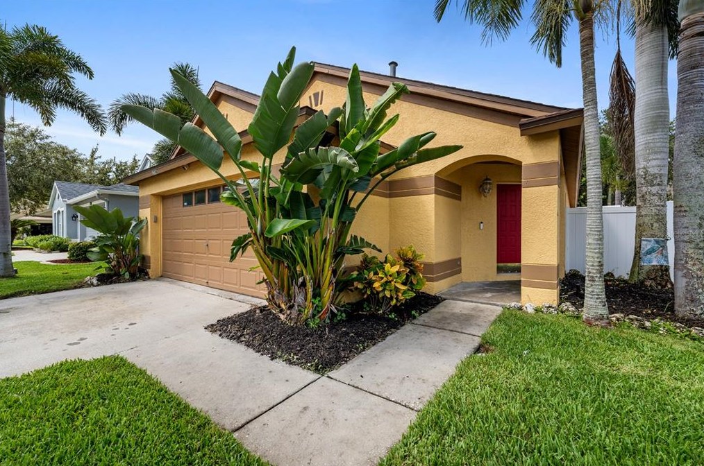 1748 Harbor Oaks Dr, Tarpon Springs, FL 34689