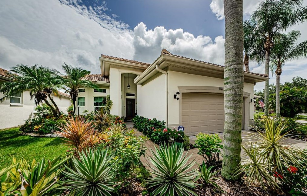 1527 Woodstream Dr, Oldsmar, FL 34677