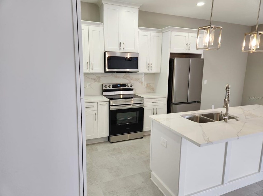 10007 Ojus Dr, Tampa FL 33617-3931 exterior