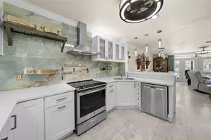 1661 Watermark Cir NE, Saint Petersburg, FL 33702 - Photo 14