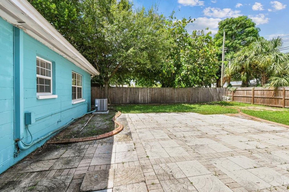 6711 9 Ave, Saint Petersburg FL  33710-6139 exterior