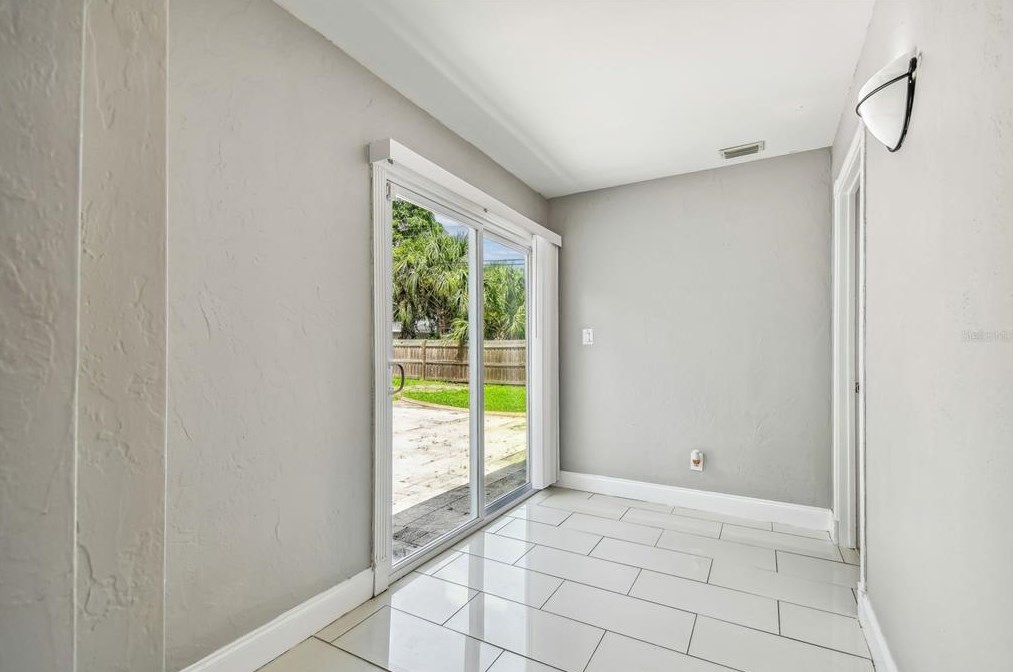 6711 9 Ave, Saint Petersburg FL  33710-6139 exterior