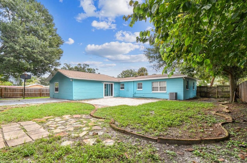 6711 9 Ave, Saint Petersburg FL  33710-6139 exterior