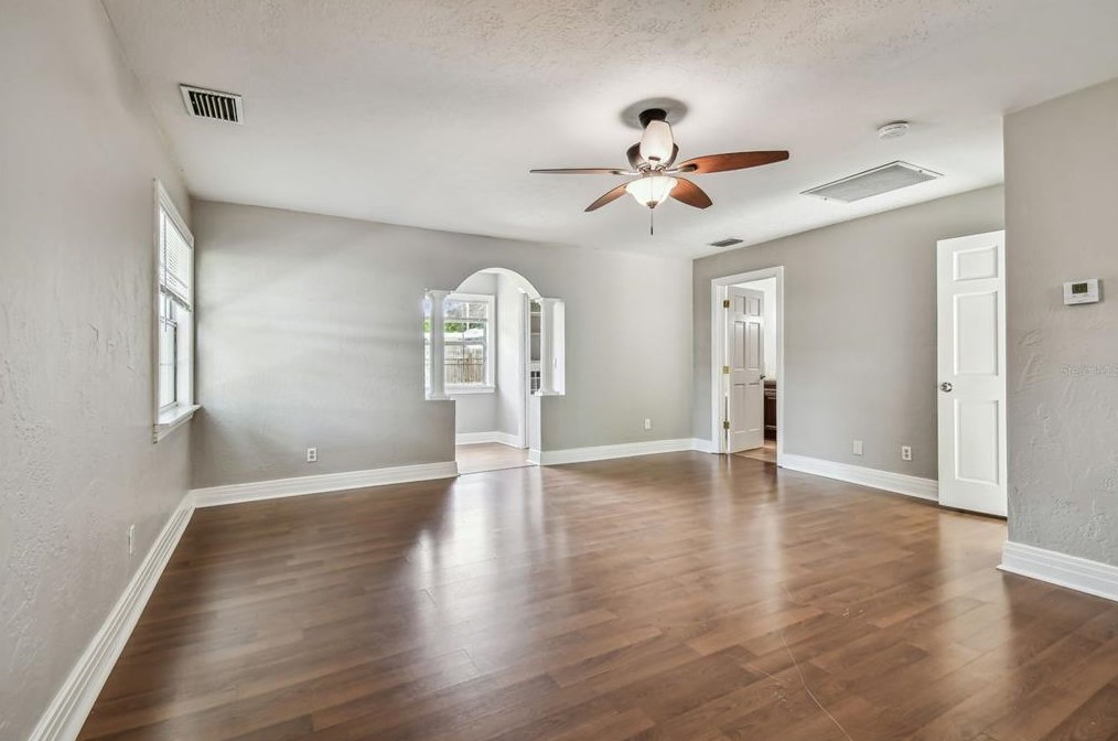 6711 9 Ave, Saint Petersburg FL  33710-6139 exterior