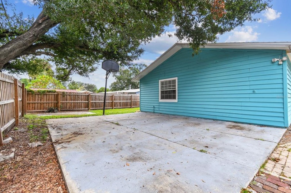 6711 9 Ave, Saint Petersburg FL  33710-6139 exterior