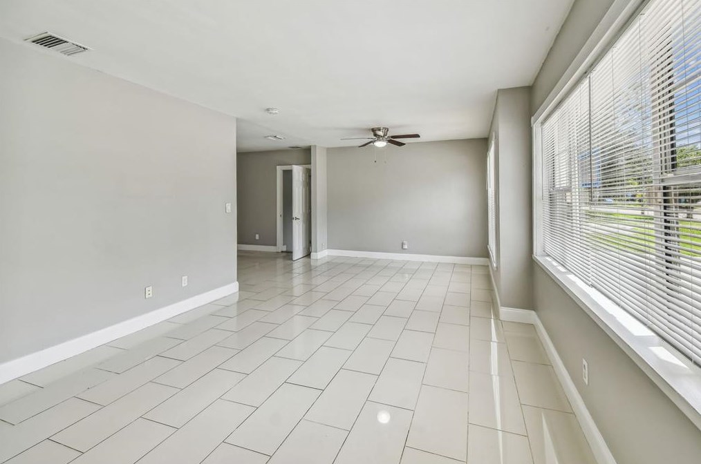 6711 9 Ave, Saint Petersburg FL  33710-6139 exterior