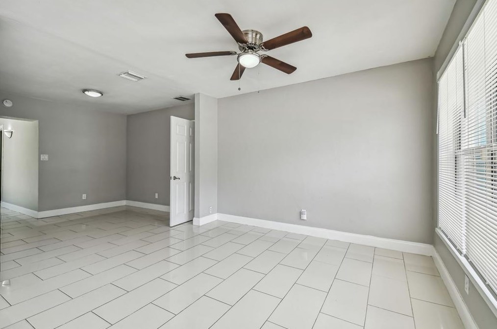 6711 9 Ave, Saint Petersburg FL  33710-6139 exterior