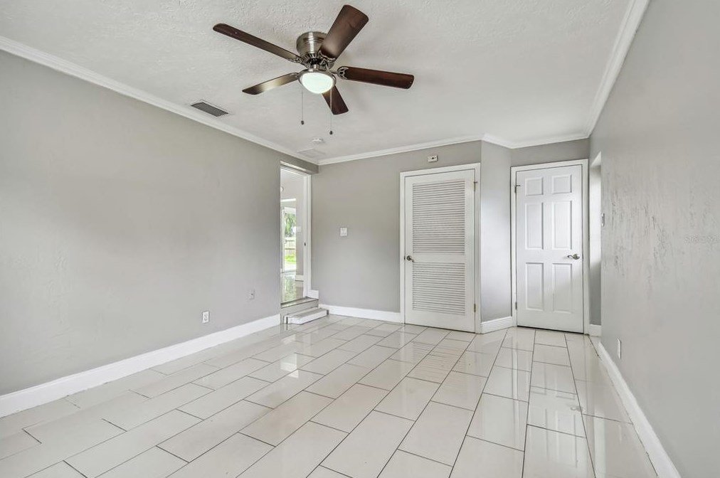 6711 9 Ave, Saint Petersburg FL  33710-6139 exterior