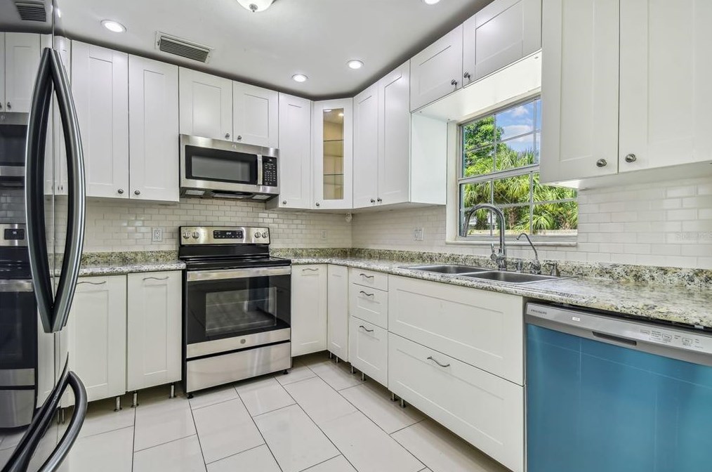 6711 9 Ave, Saint Petersburg FL  33710-6139 exterior