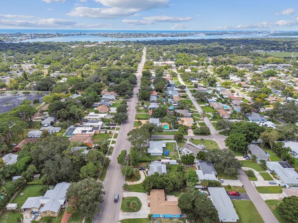 6711 9 Ave, Saint Petersburg FL  33710-6139 exterior