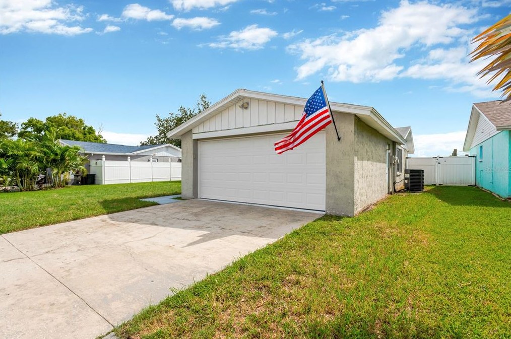 3234 Jackson Dr, Tarpon Springs, FL 34691