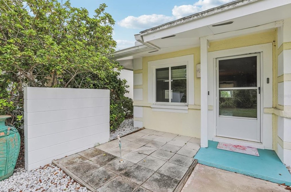 1622 Council Dr, Ruskin, FL 33573